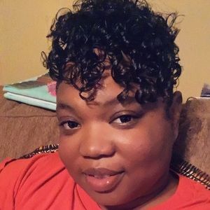 Meet your Posher, Felisha